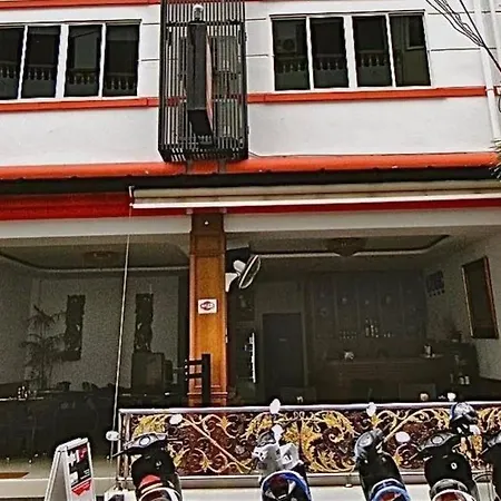 Patong Station House酒店